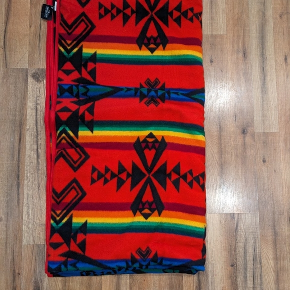 Rare - Pendleton wool blanket, retired Spirit pattern- 90x90 - Picture 13 of 13